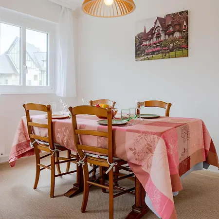 Daire Les Terrasses De Tourgeville-5 By Interhome